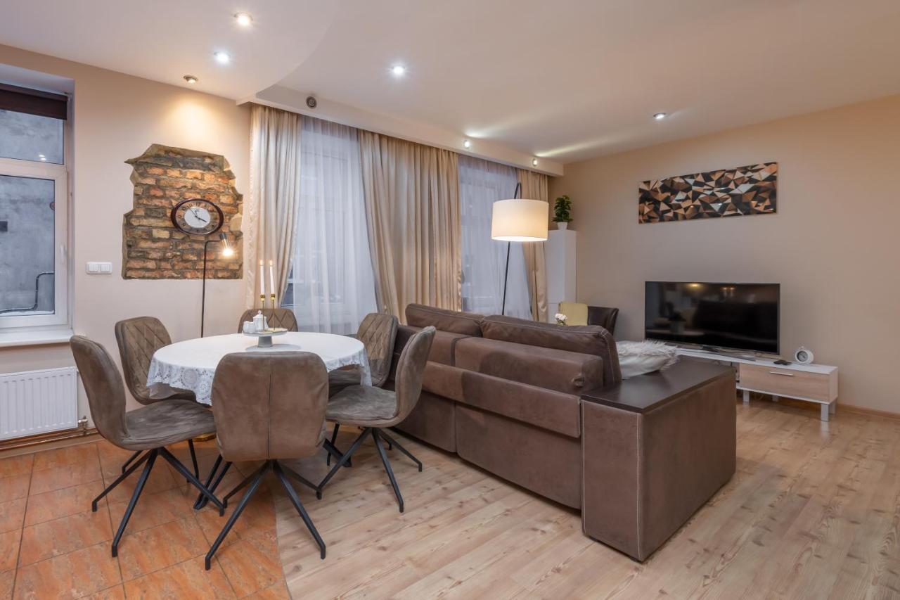 Baltic Amber In Diplomatic District & Free Parking Apartamento Riga Exterior foto